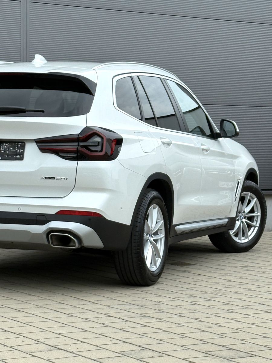 BMW X3 xDrive 20i Laser - Samsaru's Car Outlet
