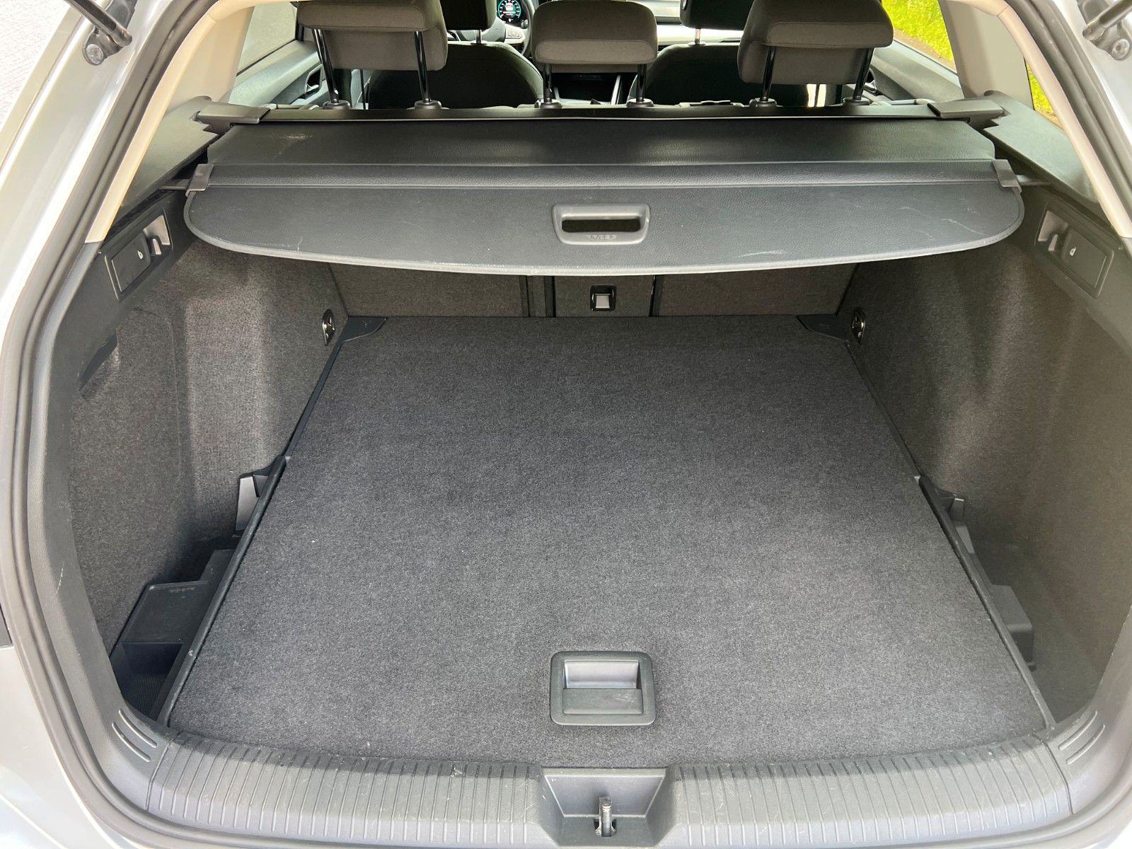 Volkswagen Golf VIII Variant Life eTSI - Samsaru's Car Outlet