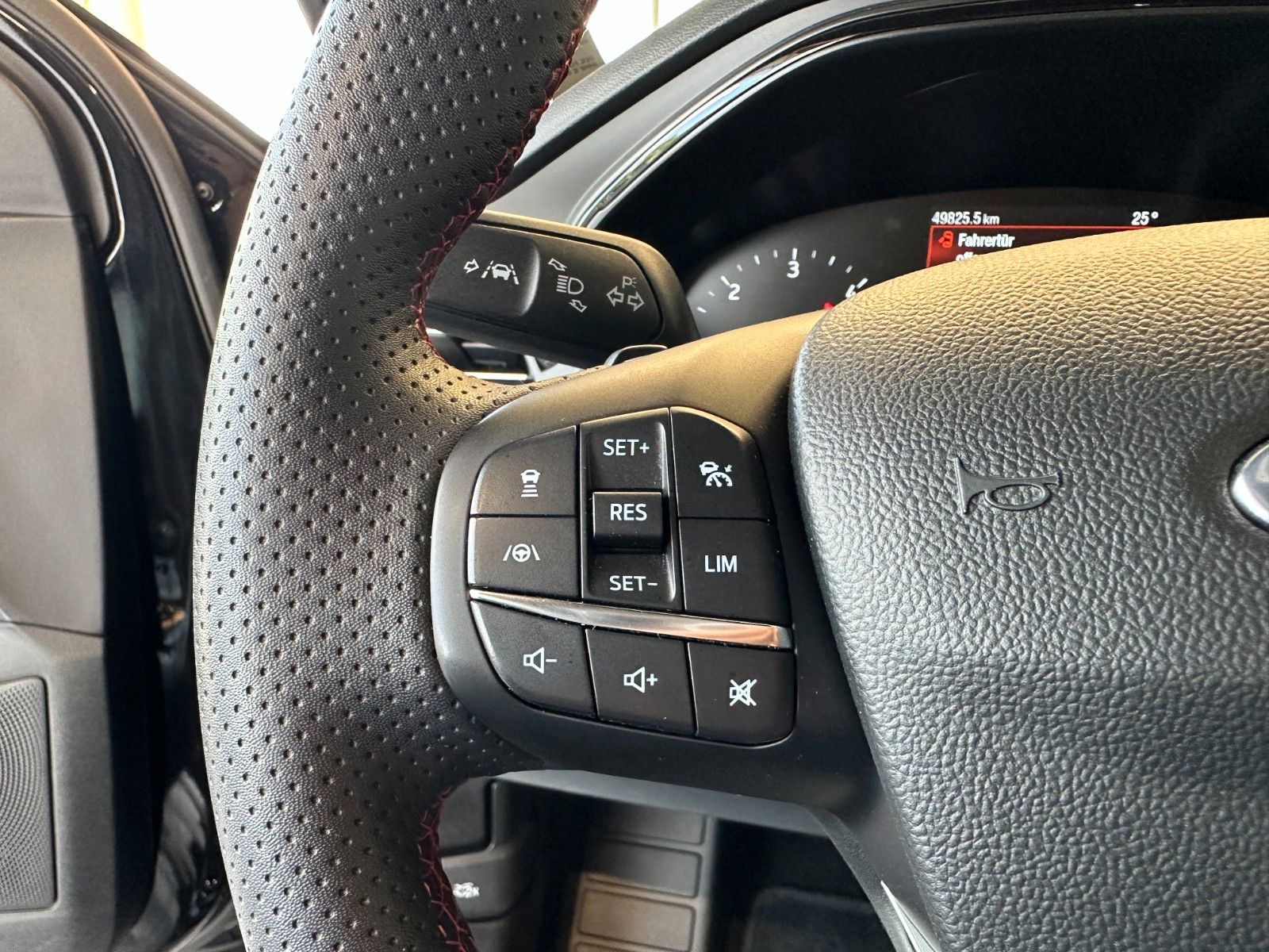 Ford Focus Turnier ST-Line *LED*RFK*ACC*ALLWETTER*TOP