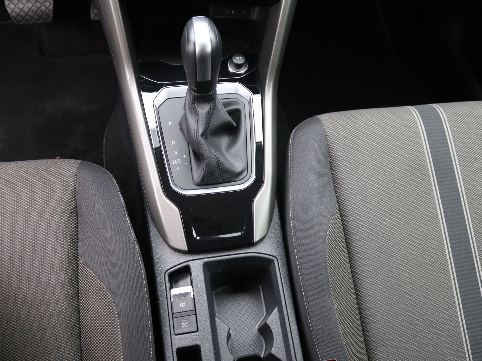 Volkswagen T-Roc Style 2.0 TDI DSG - Samsaru's Car Outlet