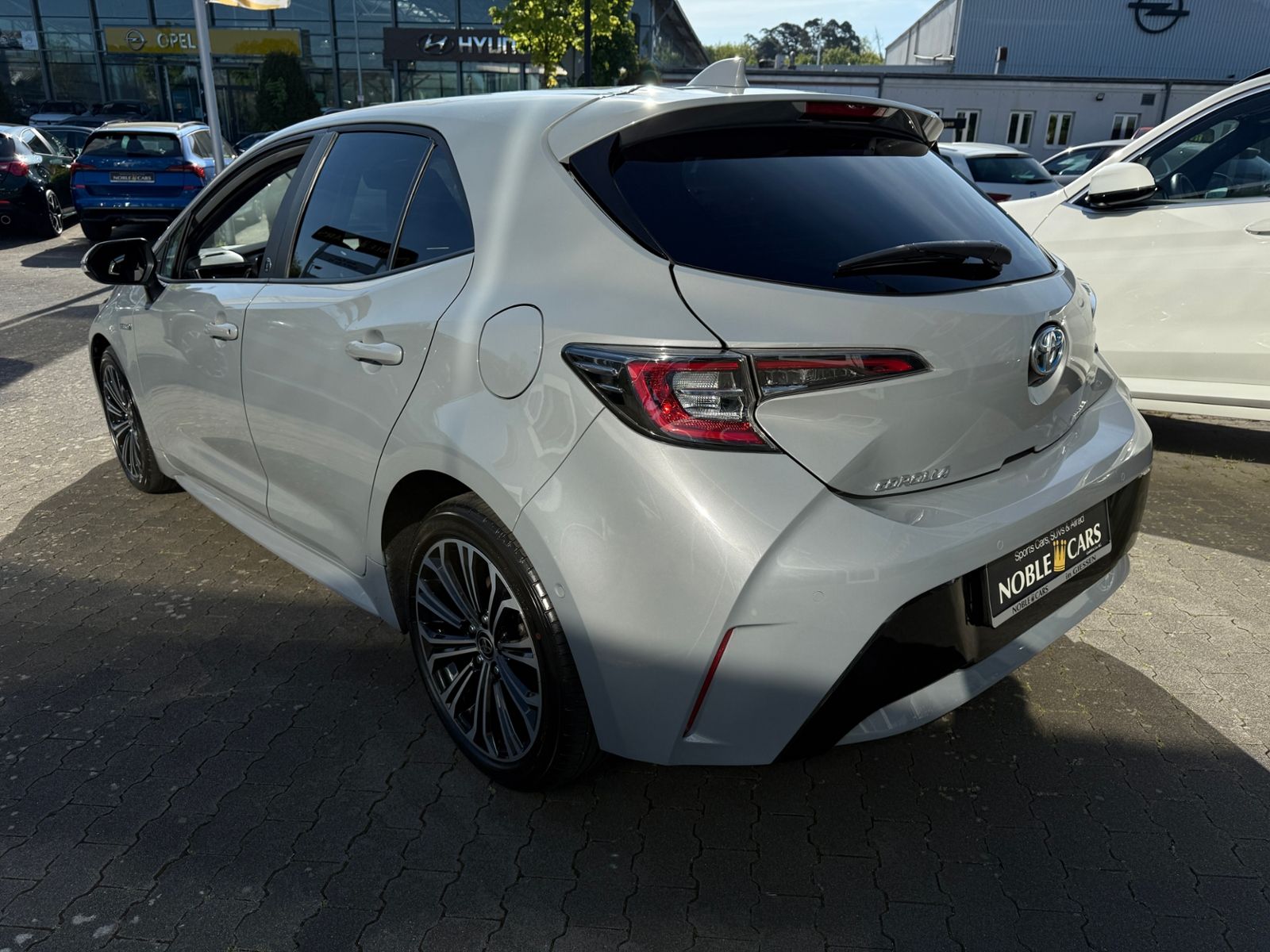 Toyota Corolla 1.8 Hybrid Team D - Samsaru's Car Outlet