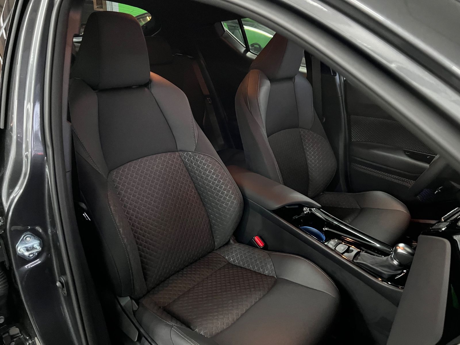 Toyota C-HR Hybrid - Samsaru's Car Outlet
