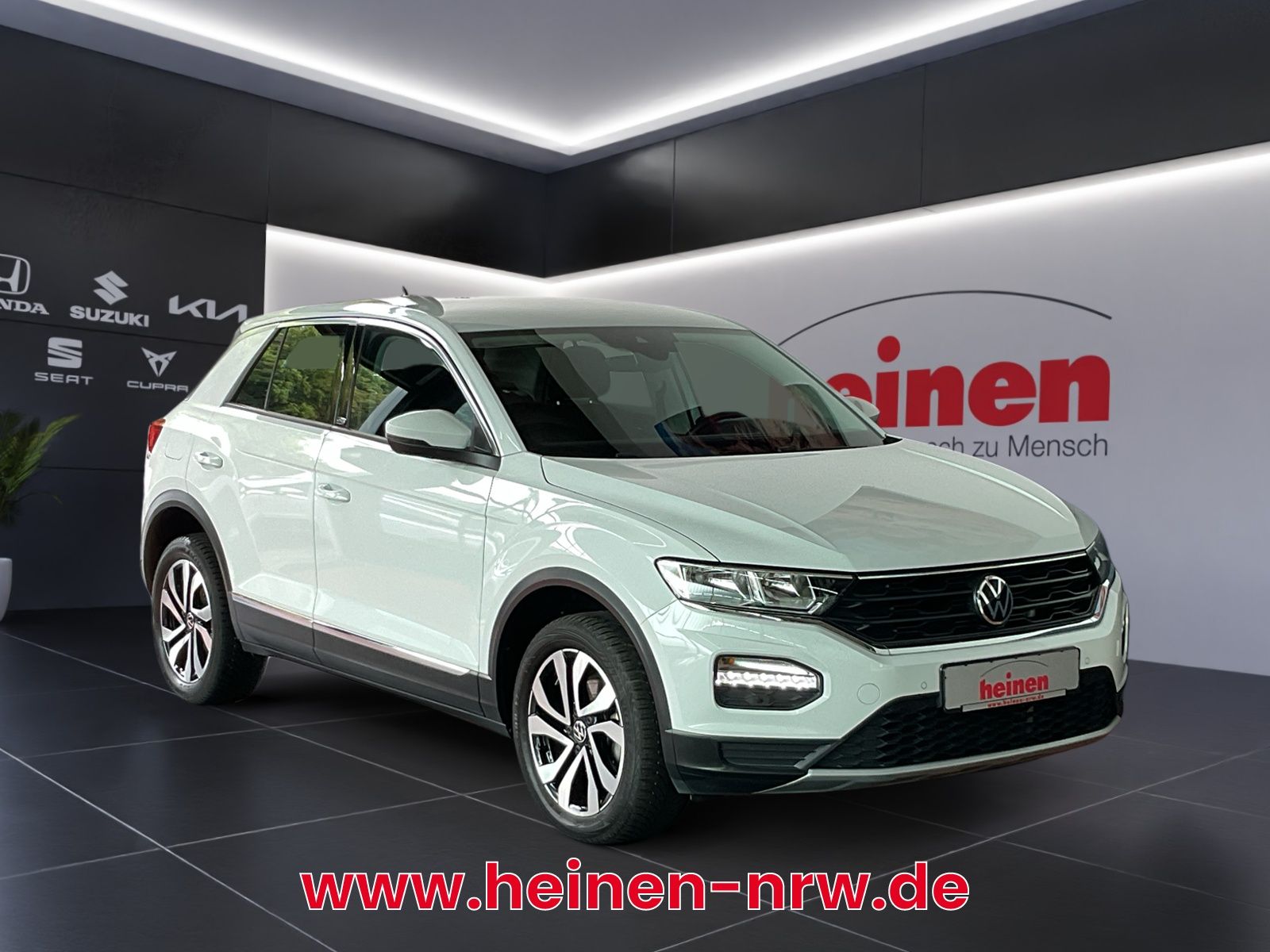 Volkswagen T-Roc 1.5 TSI DSG Active - Samsaru's Car Outlet