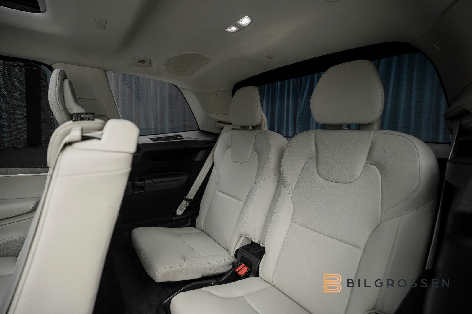 Volvo XC90 T8 Recharge Ultimate Dark B&W Pano HUD