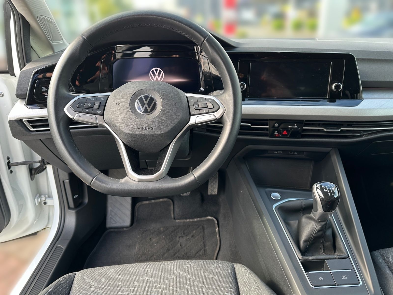 Volkswagen Golf VIII Variant 2.0 TDI LIFE - Samsaru's Car Outlet
