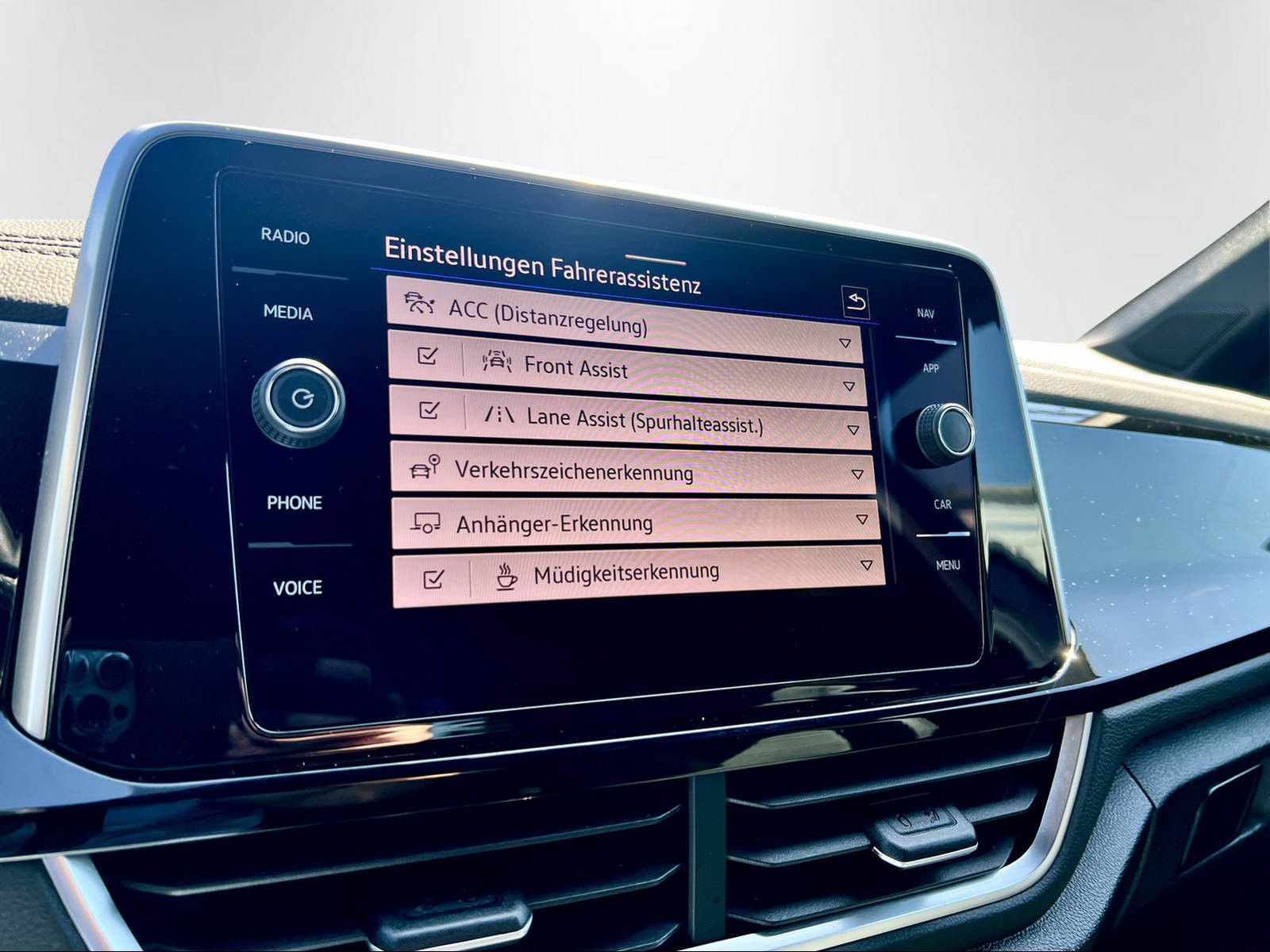 Volkswagen T-Roc R-Line - Samsaru's Car Outlet