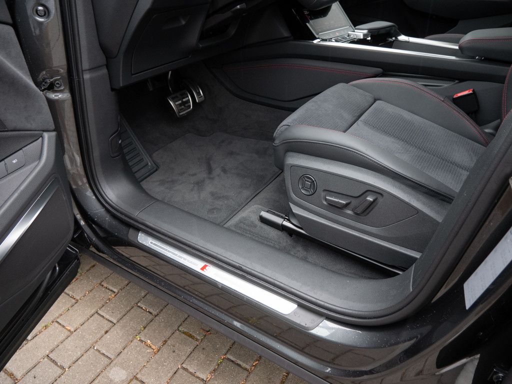 Audi Q8 S line 50 e-tron quattro - Samsaru's Car Outlet