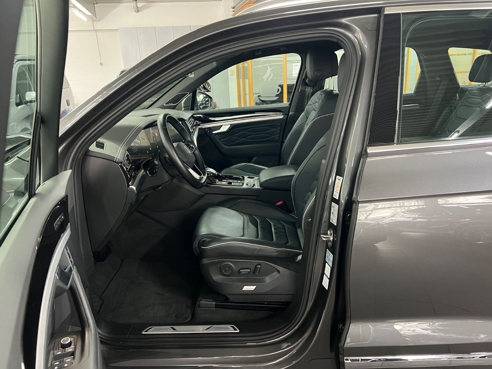 Volkswagen Touareg 3.0 TSI Elegance 4M HuD+VC+MEM+Puglia+19