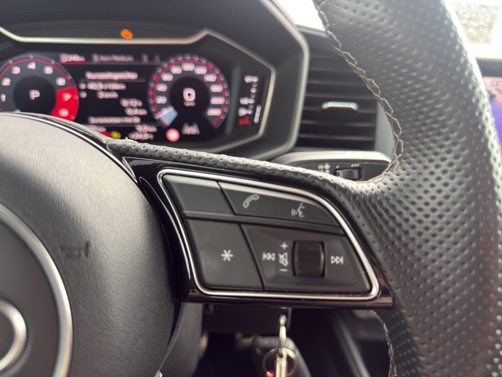 Audi A1 Sportback 1.0 TFSI S-LINE - Samsaru's Car Outlet