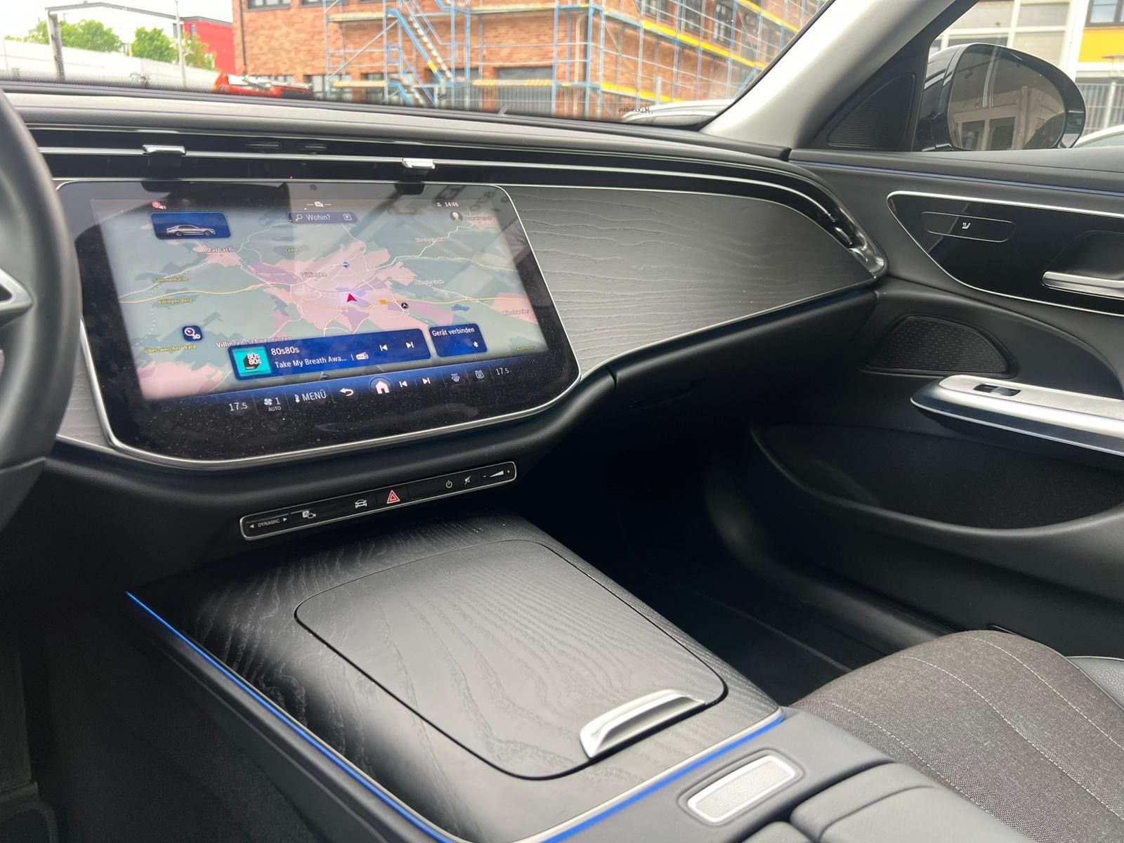 Mercedes-Benz E 200 - Samsaru's Car Outlet
