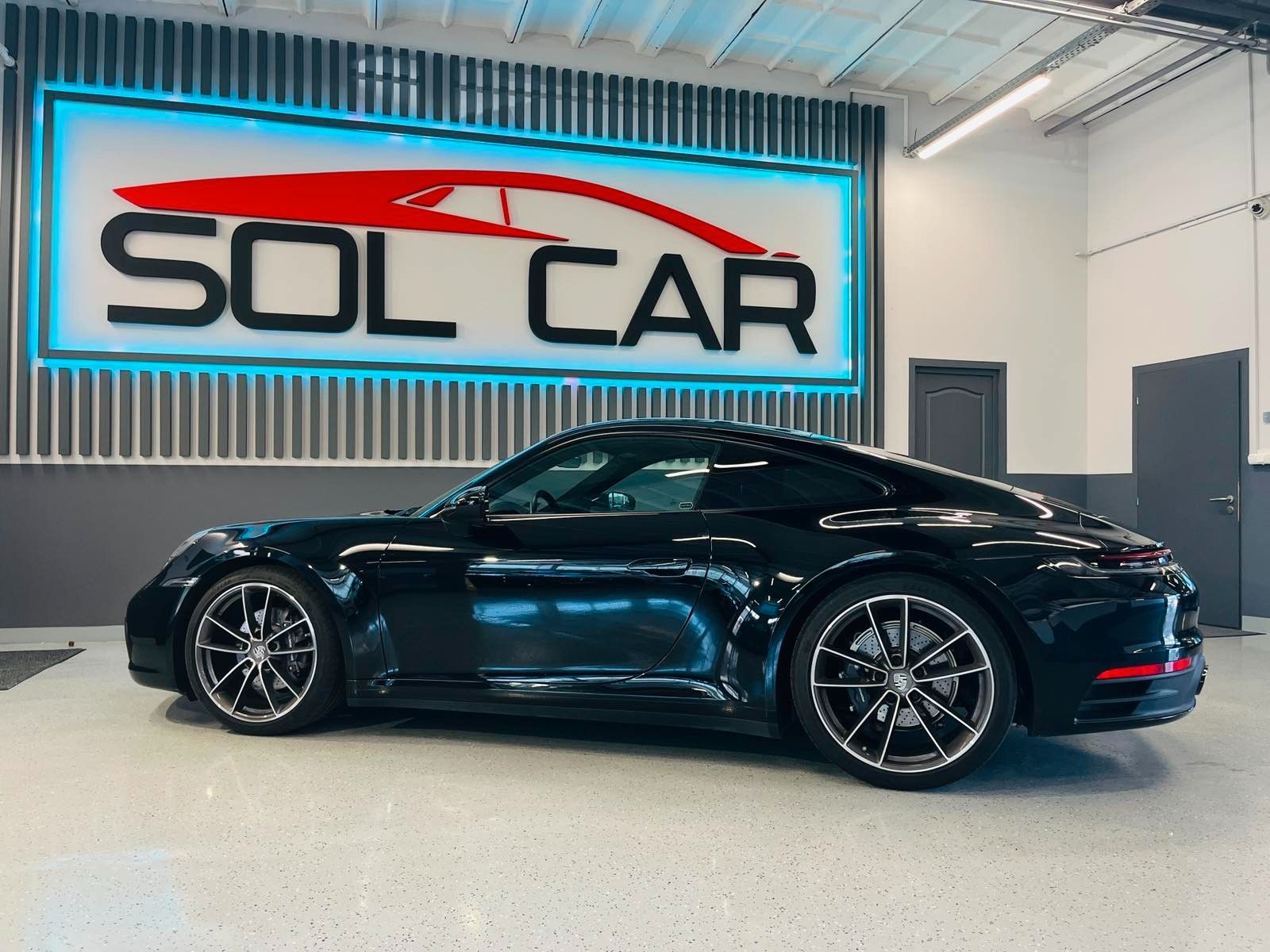 Porsche 911 Carrera - Samsaru's Car Outlet