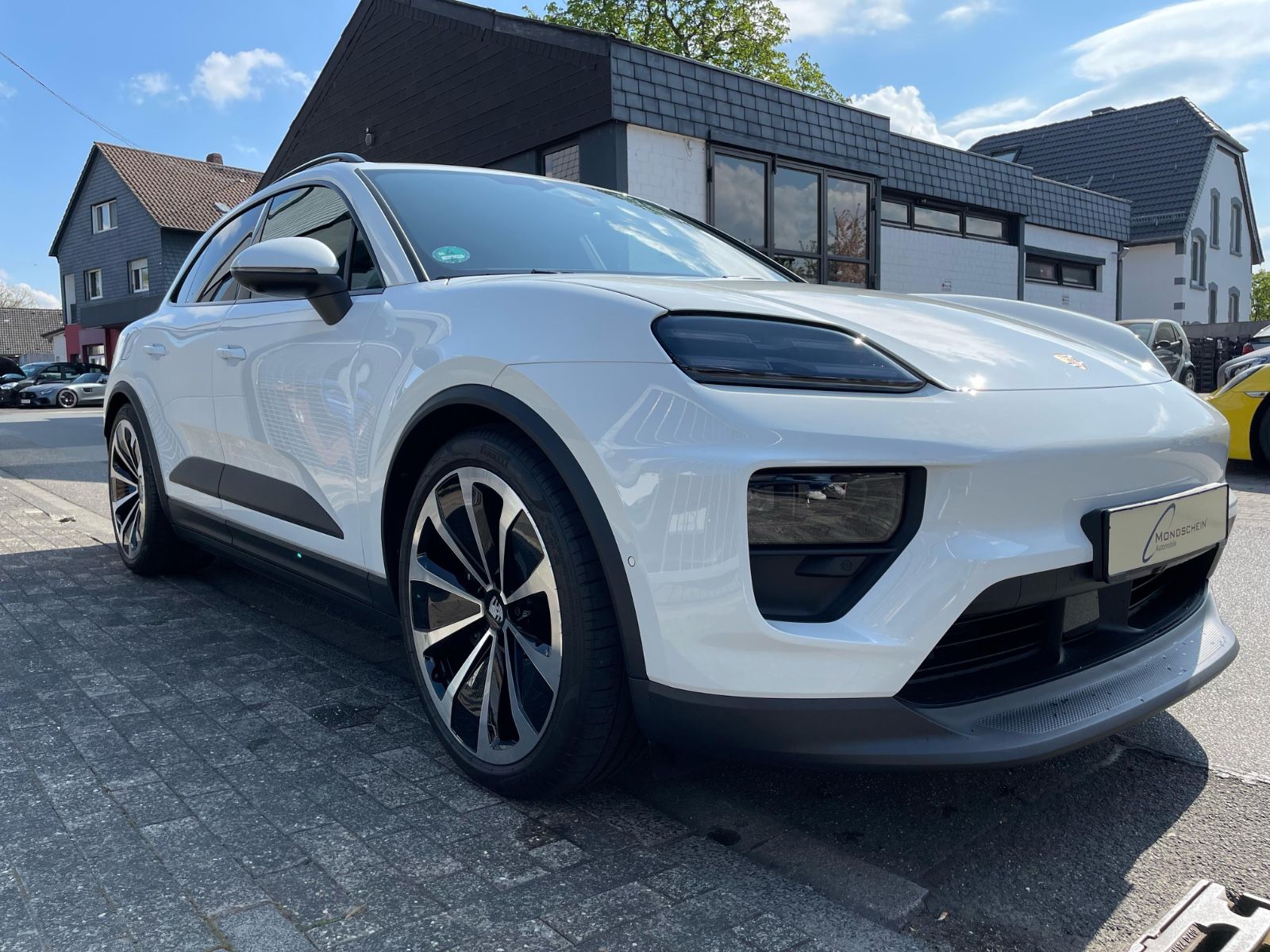 Porsche Macan 4 - Samsaru's Car Outlet