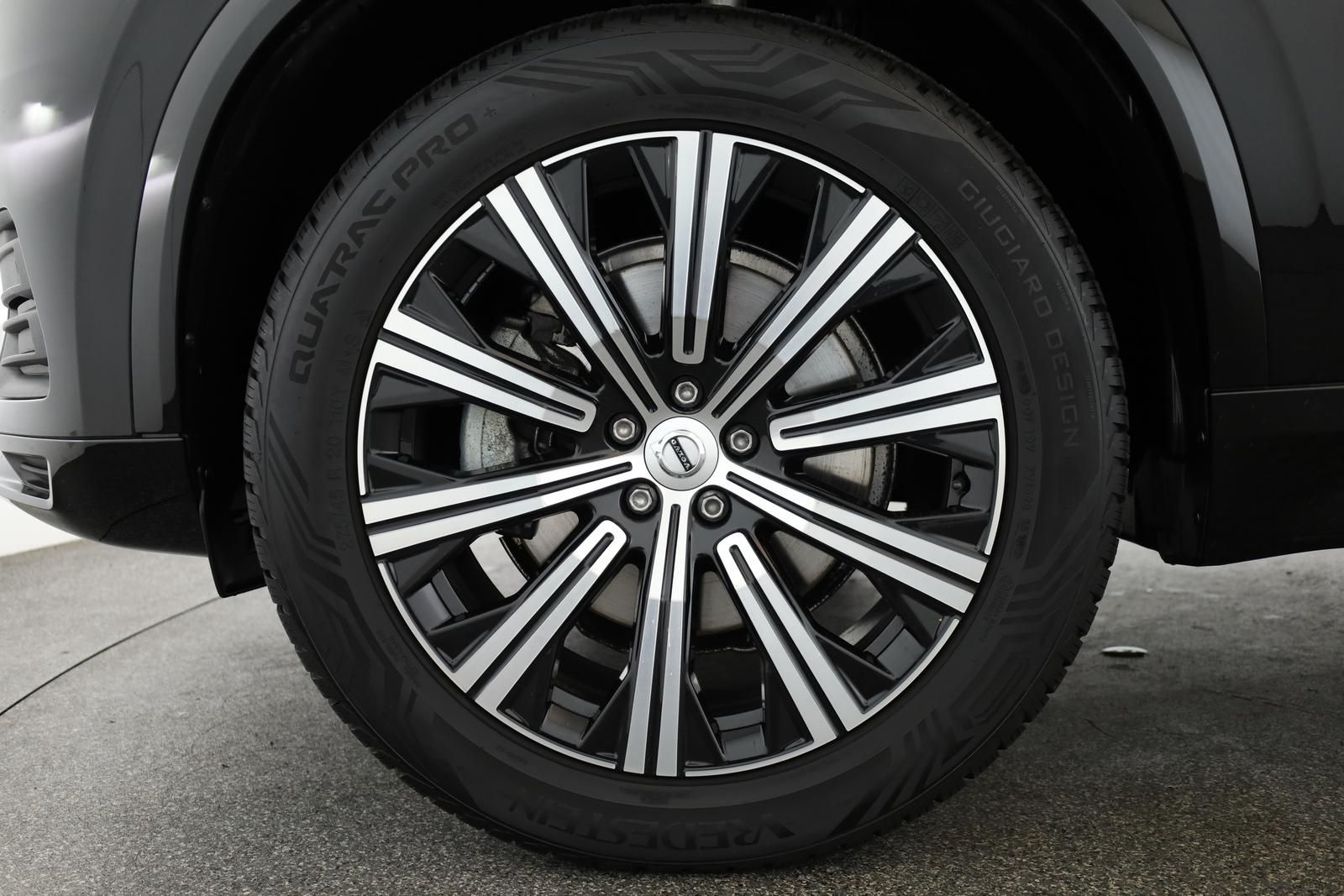 Volvo XC90 B5 AWD Core 7S LED Navi SHZ ACC Kam 20" AHK