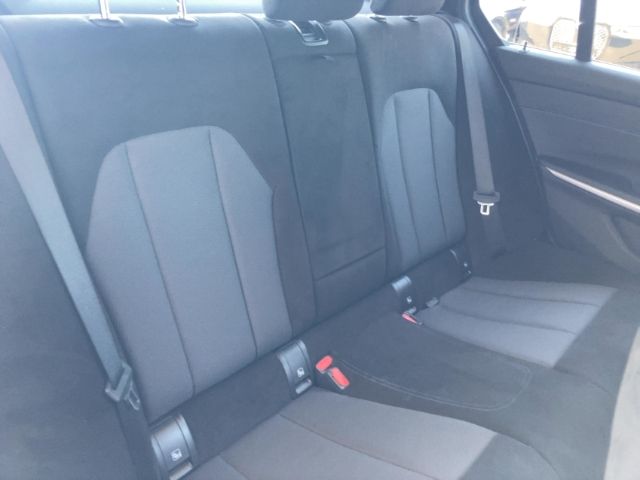 BMW 320 i xDrive Limo M-Sport Pano AHK 18'' HUD Kame