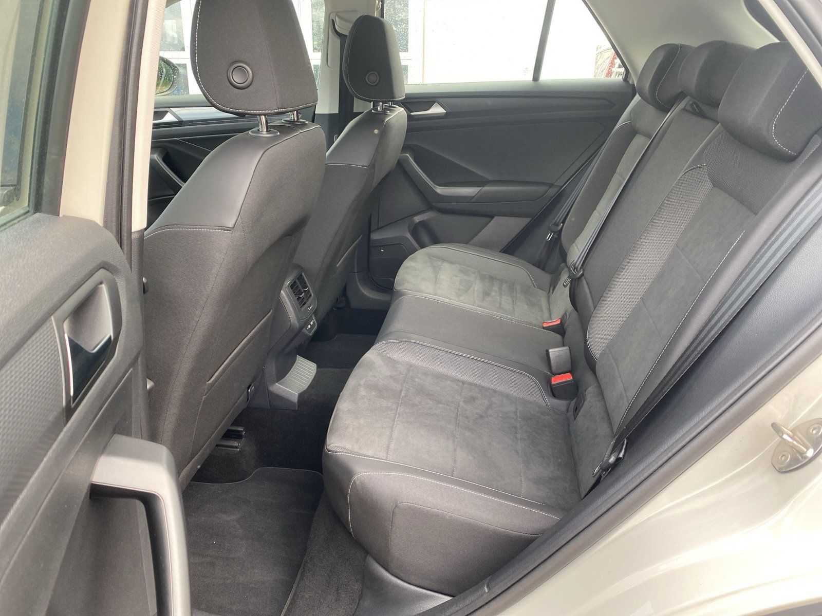 Volkswagen T-Roc 1.0 TSI Style - Samsaru's Car Outlet