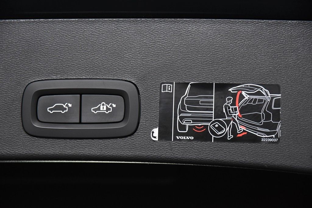 Volvo XC40 T4 Recharge Inscription - Samsaru's Car Outlet