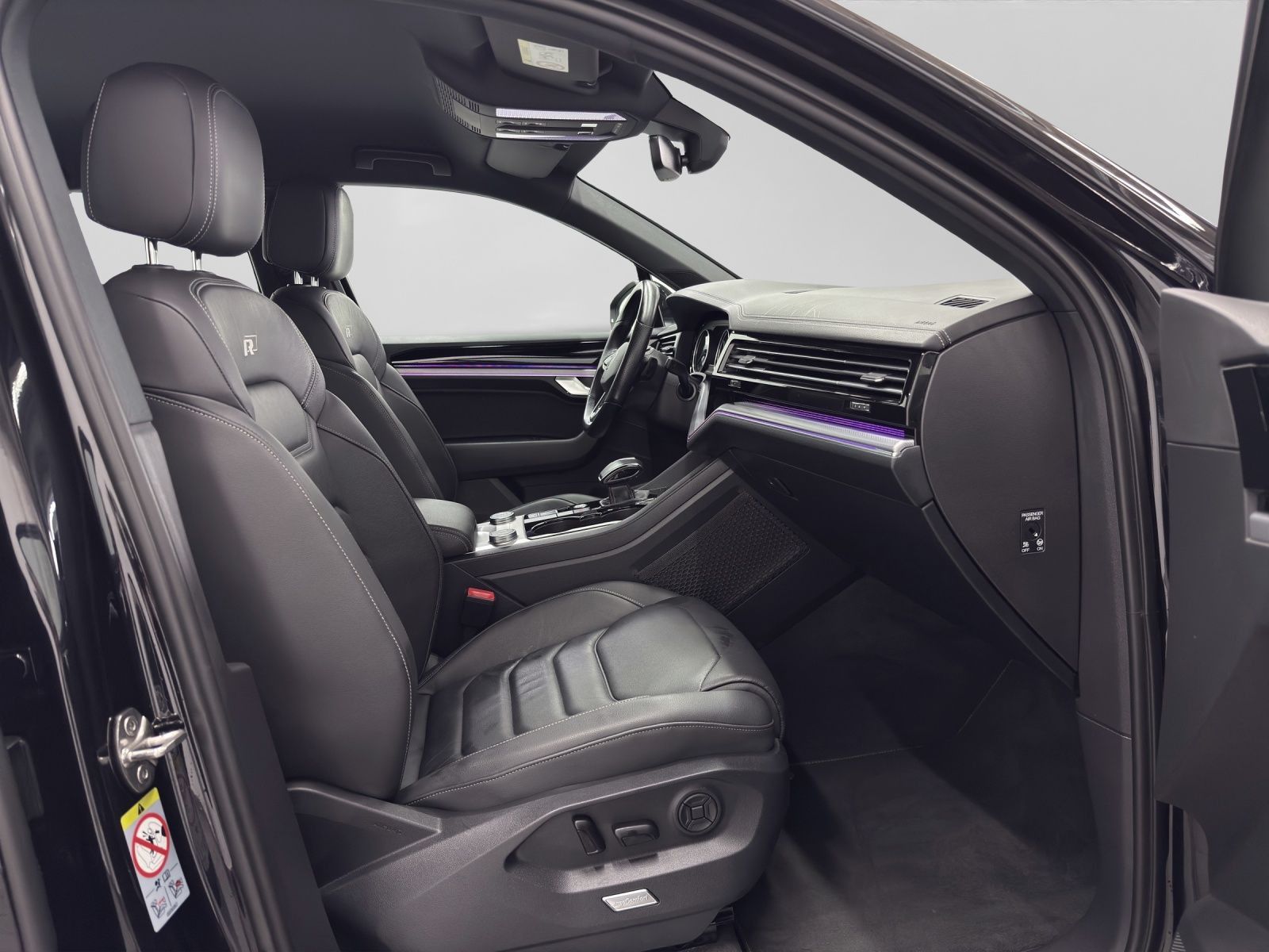 Volkswagen Touareg 3.0 TDI R-LINE BLACK - Samsaru's Car Outlet