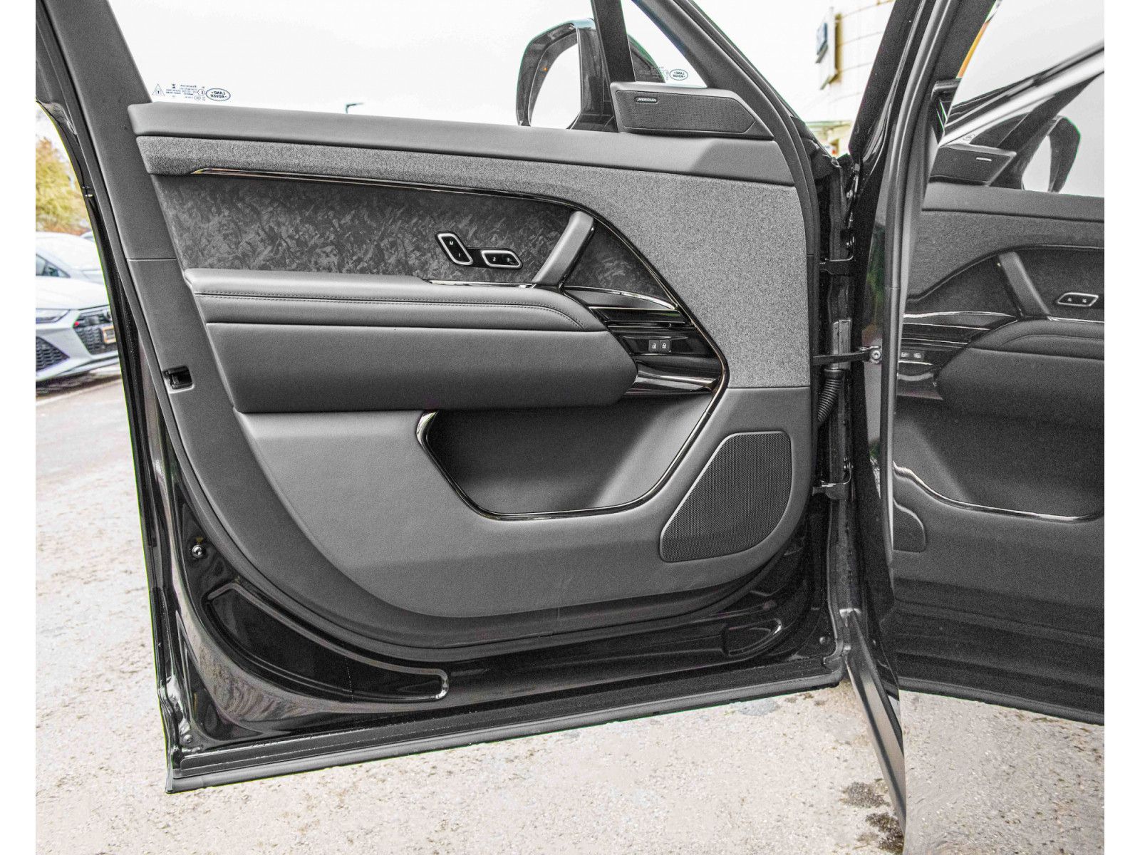 Range Rover Sport P530 V8 FIRST EDITION BLACK - Samsaru's Car Outlet