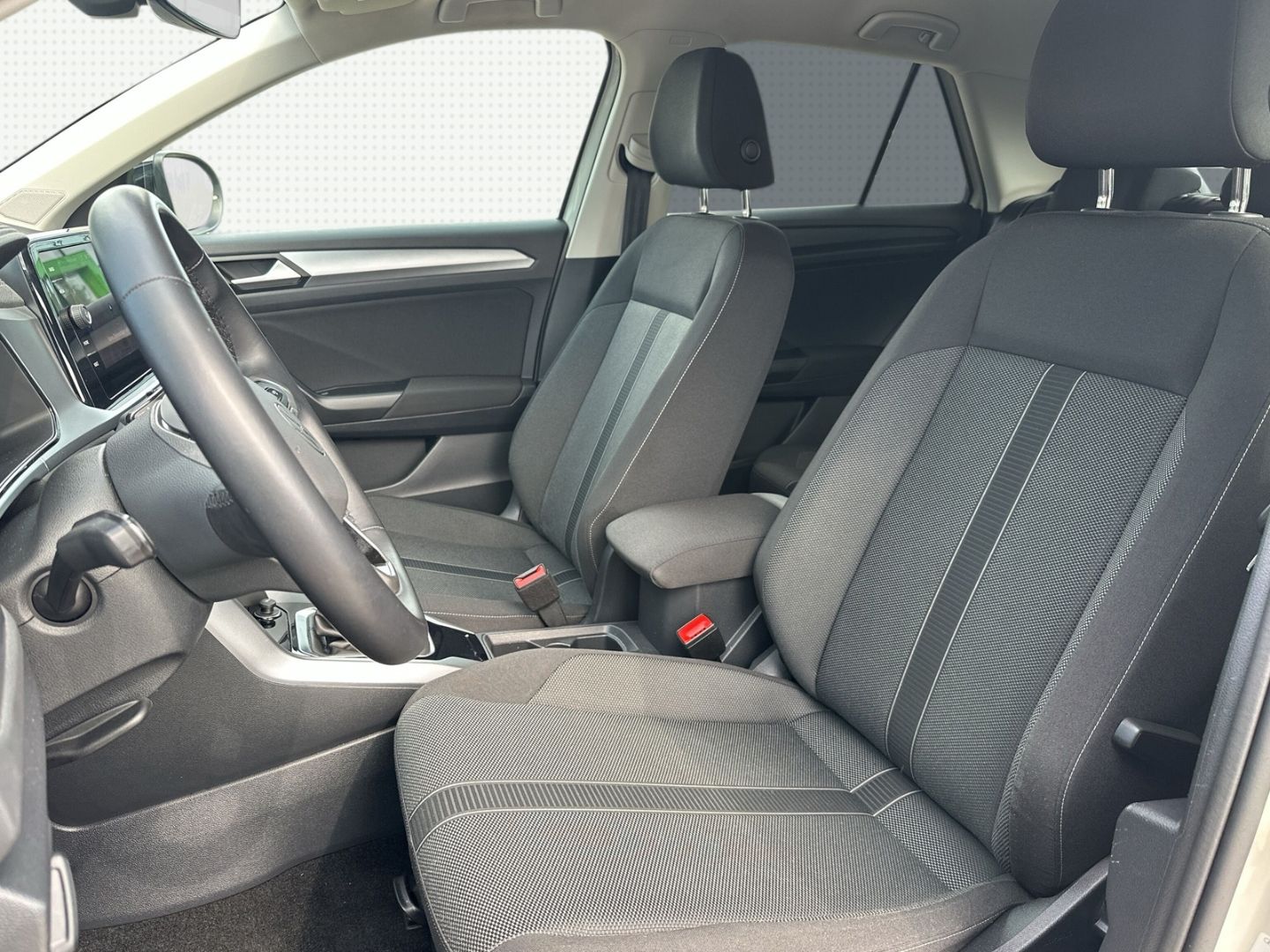 Volkswagen T-Roc Life 2.0 TDI DSG - Samsaru's Car Outlet