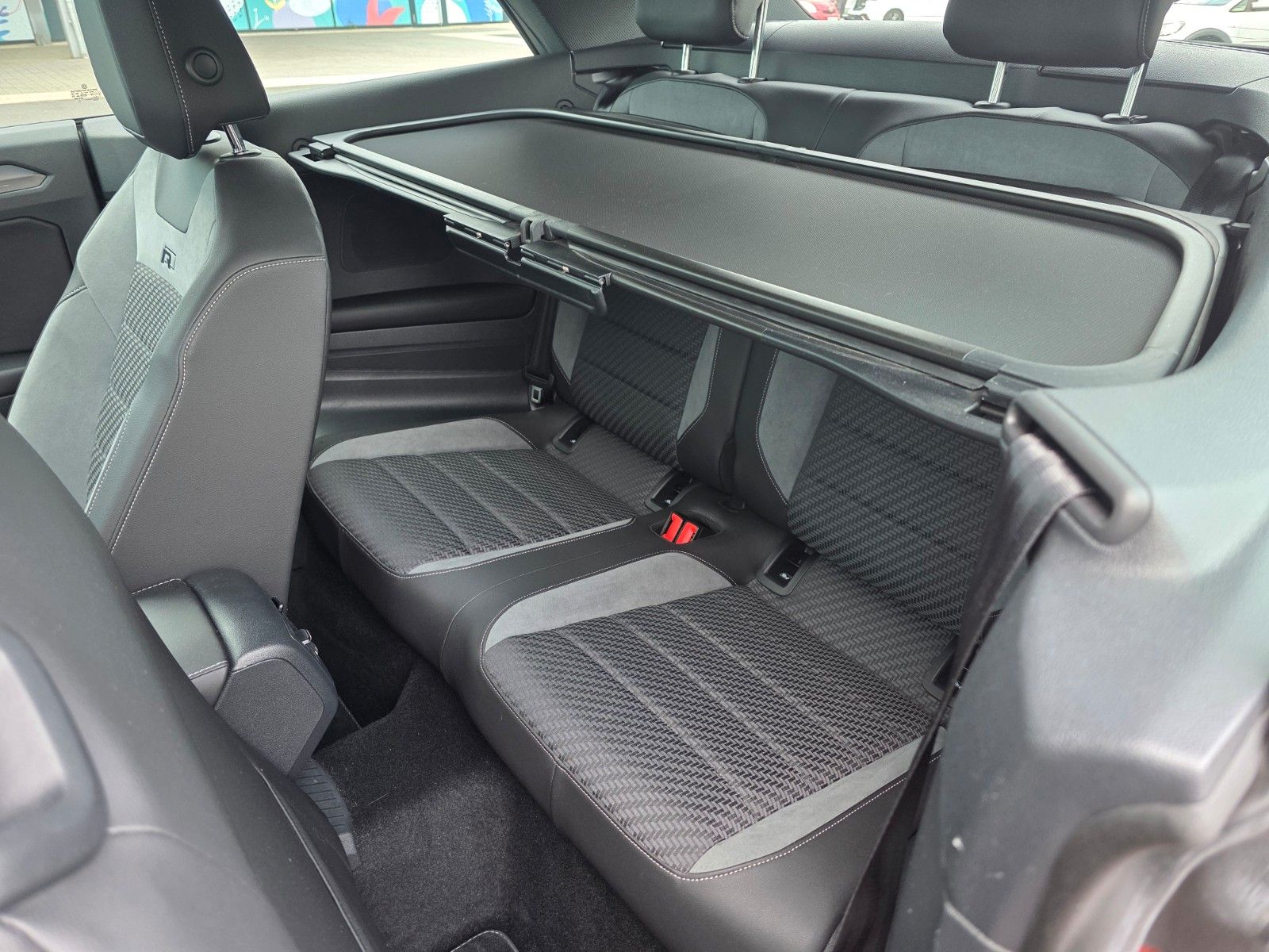 Volkswagen T-Roc R-Line Black - Samsaru's Car Outlet