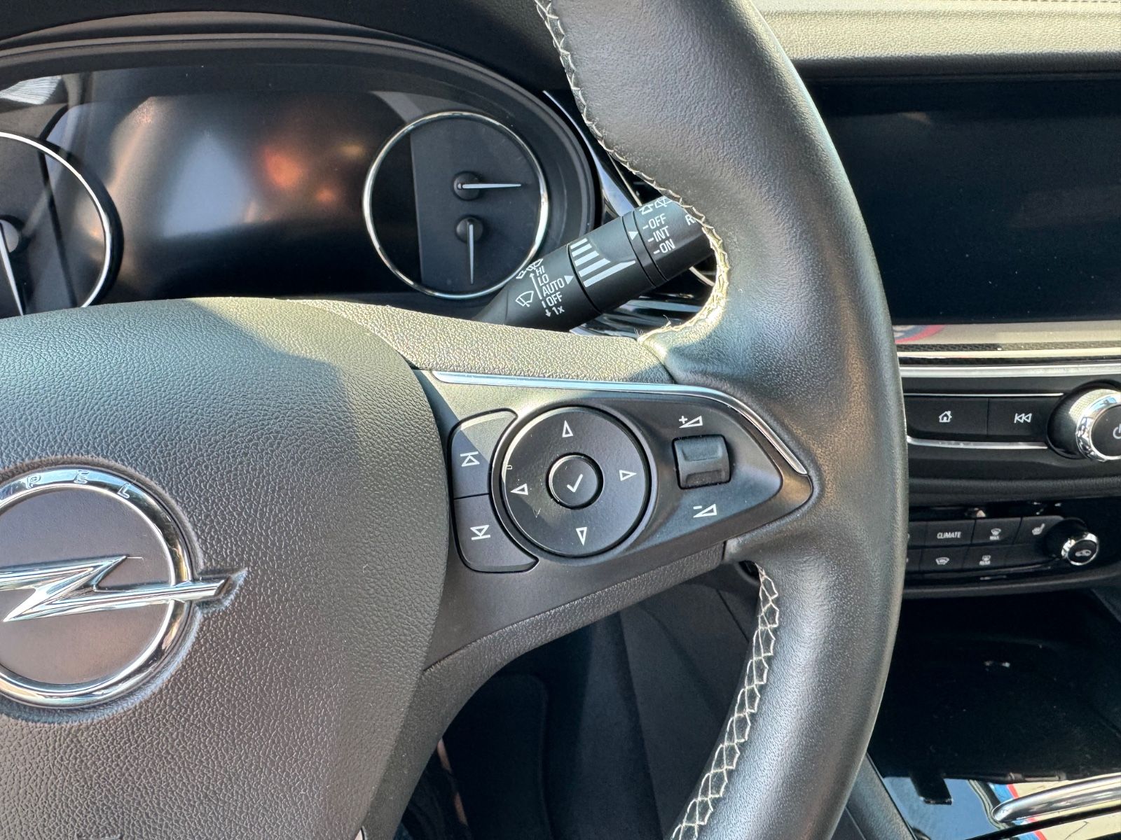 Opel Insignia B Sports Tourer Business - Samsaru's Car Outlet