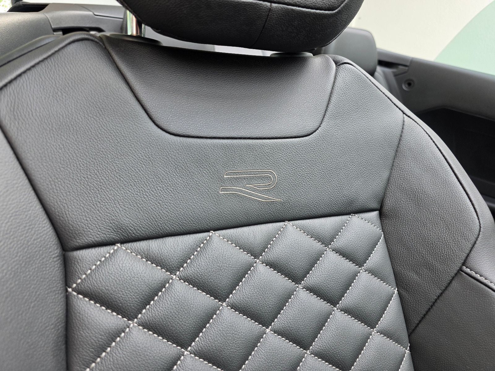 Volkswagen T-Roc R-Line Black - Samsaru's Car Outlet