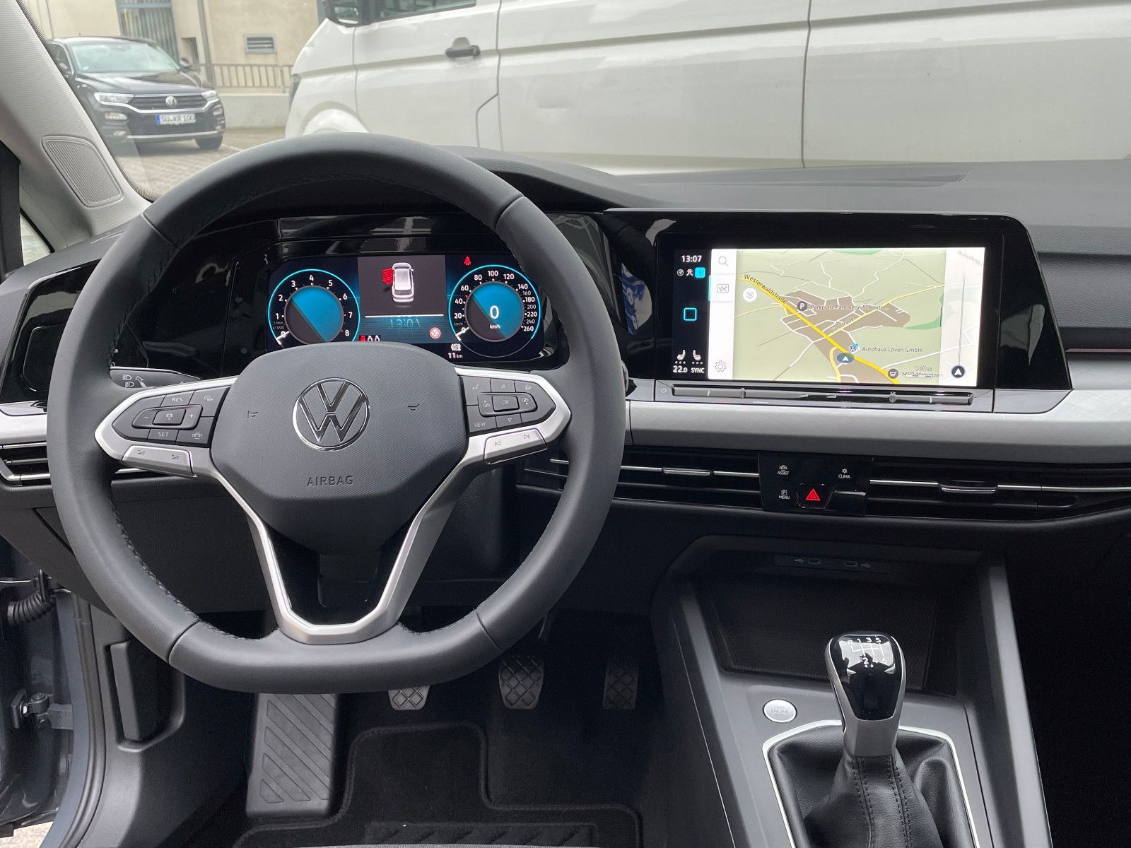 Volkswagen Golf VIII Variant 1.5 TSI Life - Samsaru's Car Outlet