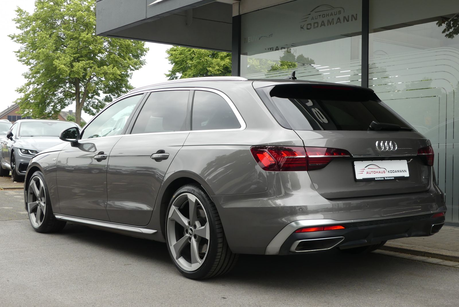 Audi A4 40 TFSI quattro S-Line - Samsaru's Car Outlet