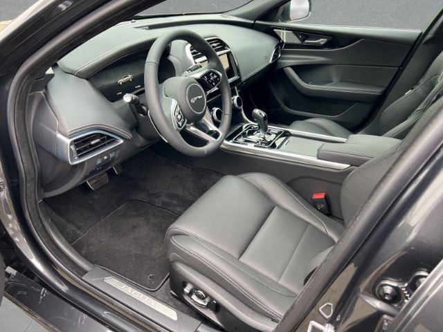 Jaguar XE D200 R-Dynamic HSE HUD StandHZG Navi Leder Me