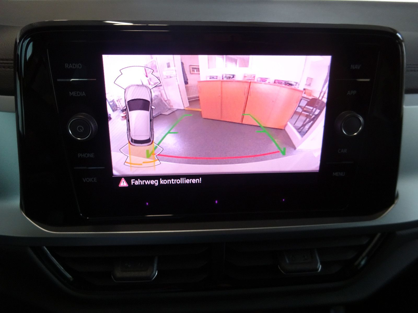 Volkswagen T-Roc 1.5 TSI DSG Life - Samsaru's Car Outlet