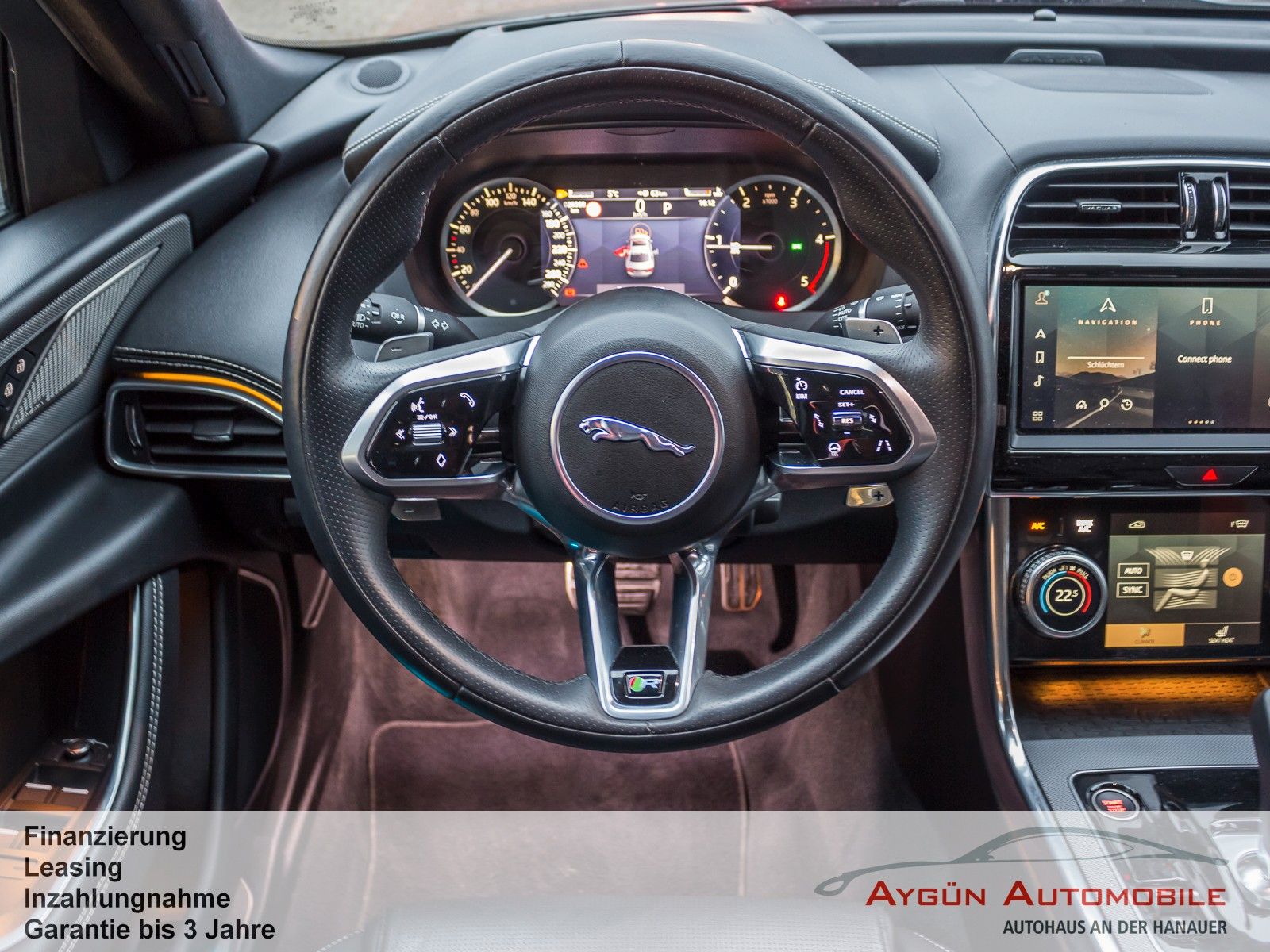 Jaguar XE D200 RWD R-Dynamic Black*ACC*AHK*HUD*Pano*