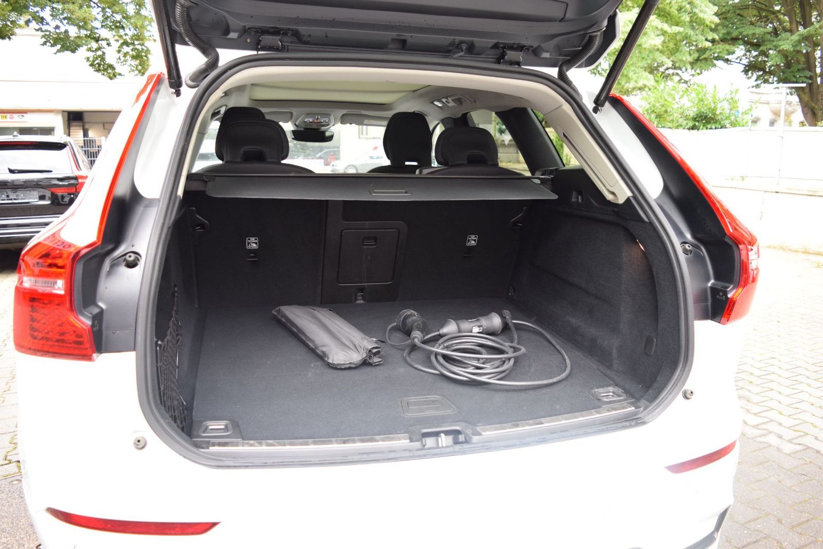 Volvo XC60 T8 AWD Plus - Samsaru's Car Outlet