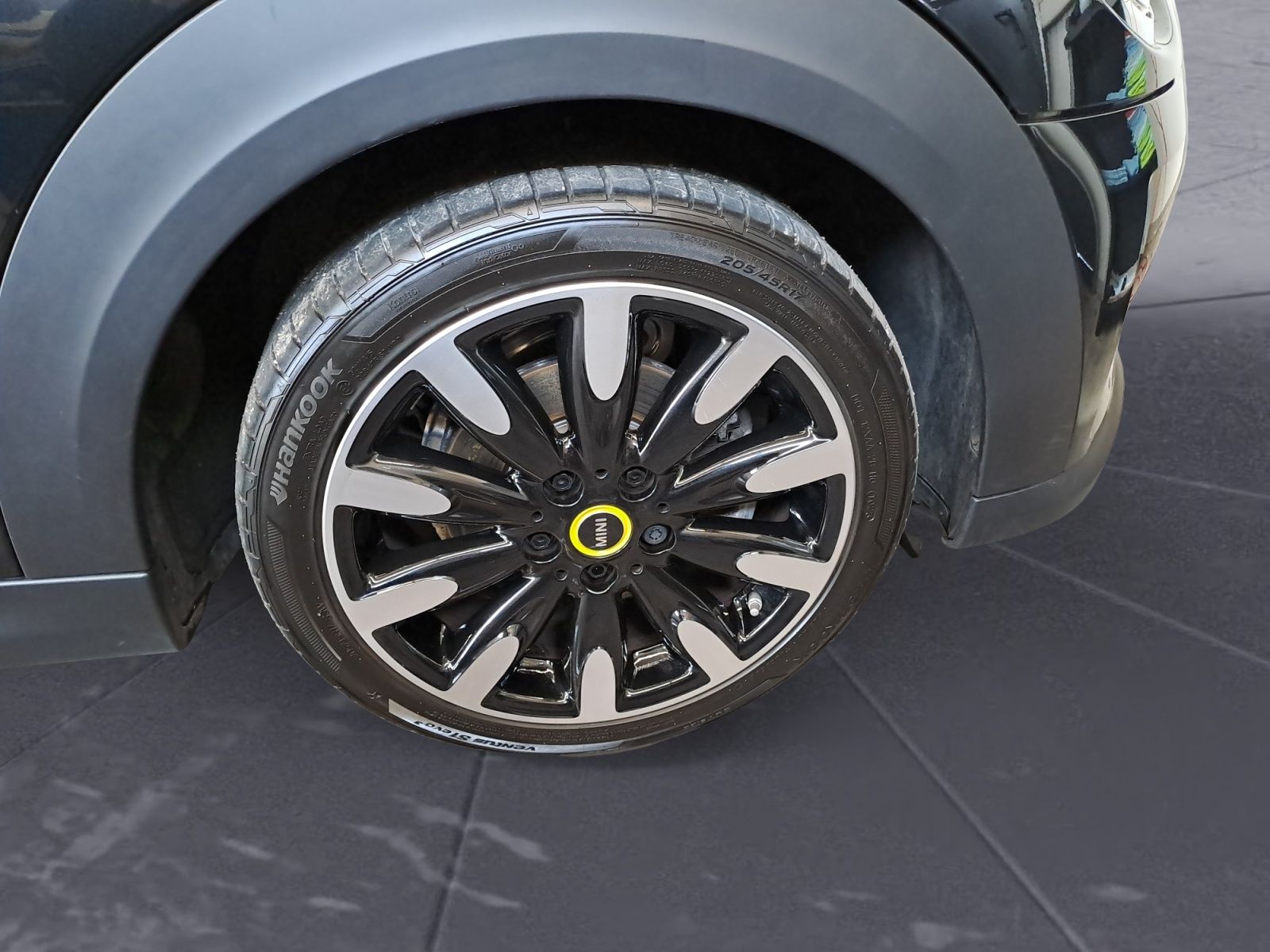 MINI Cooper SE - Samsaru's Car Outlet