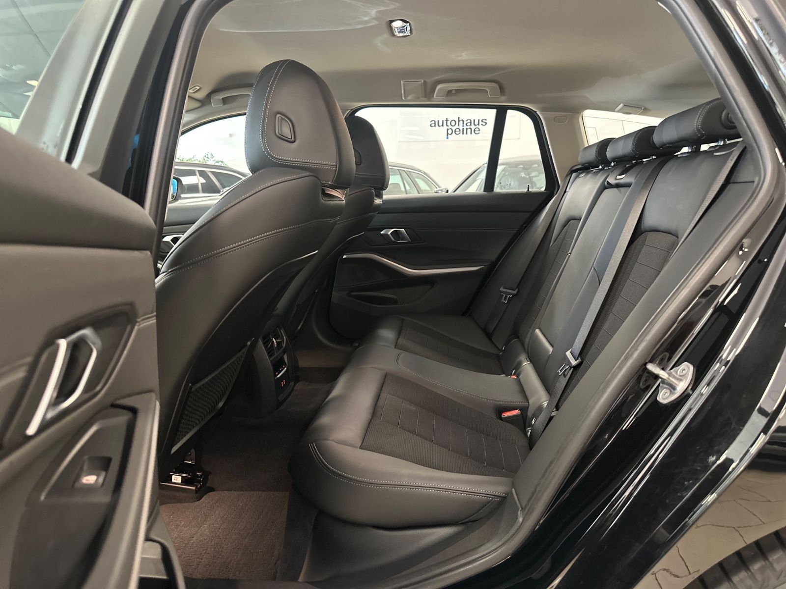 BMW 330e - Samsaru's Car Outlet