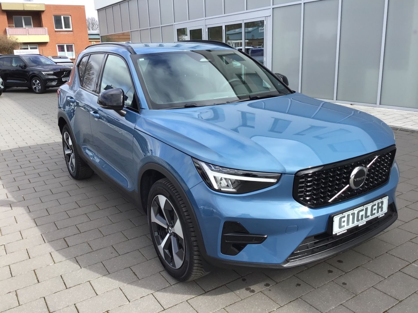 Volvo XC40 B3 Plus Dark - Samsaru's Car Outlet