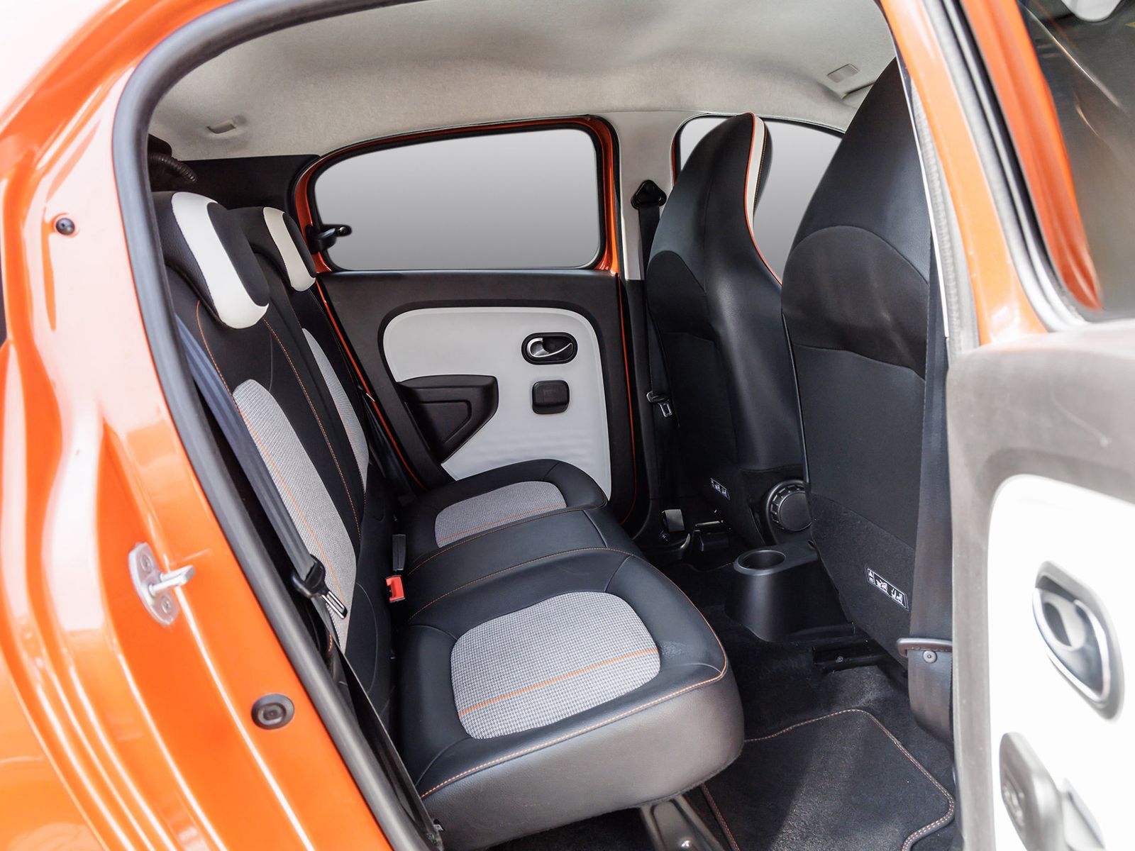 Renault Twingo E-TECH 100% el. VIBES - Samsaru's Car Outlet