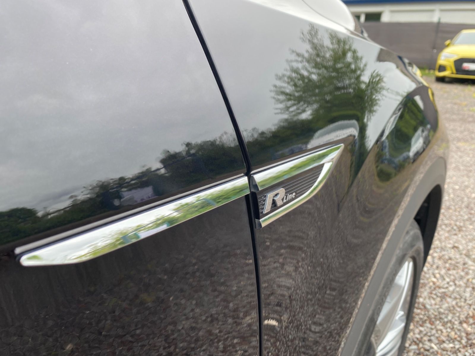 Volkswagen T-Roc 1.5 TSI R-Line - Samsaru's Car Outlet