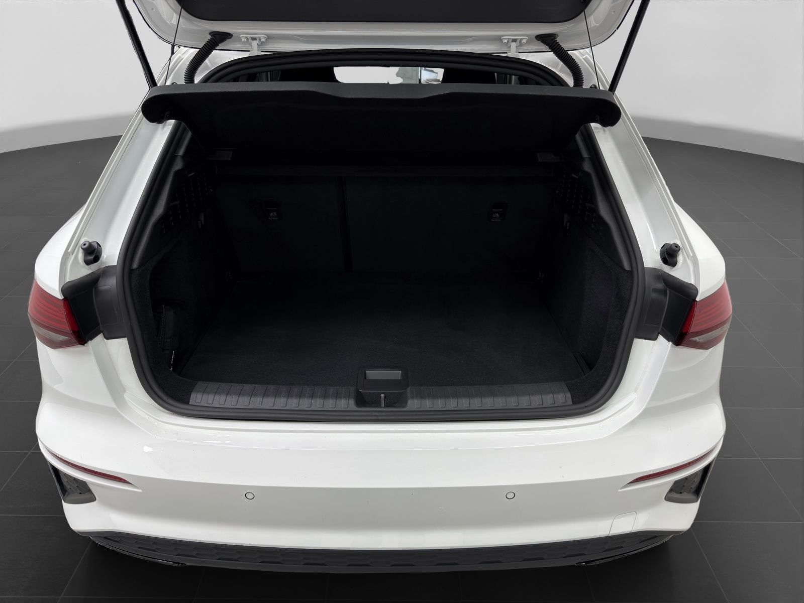 Audi A3 Sportback 45 TFSIe S LINE LM17 TEMPOMAT STAND