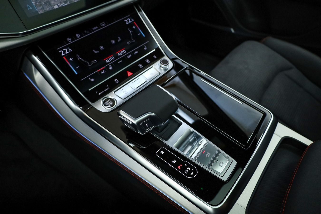 Audi Q7 S line 50 TDI quattro 7SITZER*LASER*AHK*PANO*