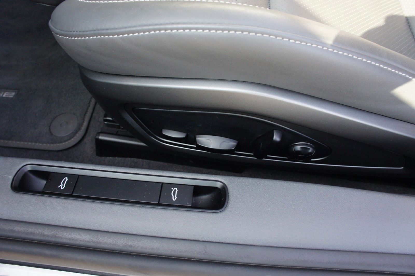 Porsche 992 Targa 4S *PDLS+*CHRONO*BOSE*360*21Z*SP.ABGAS