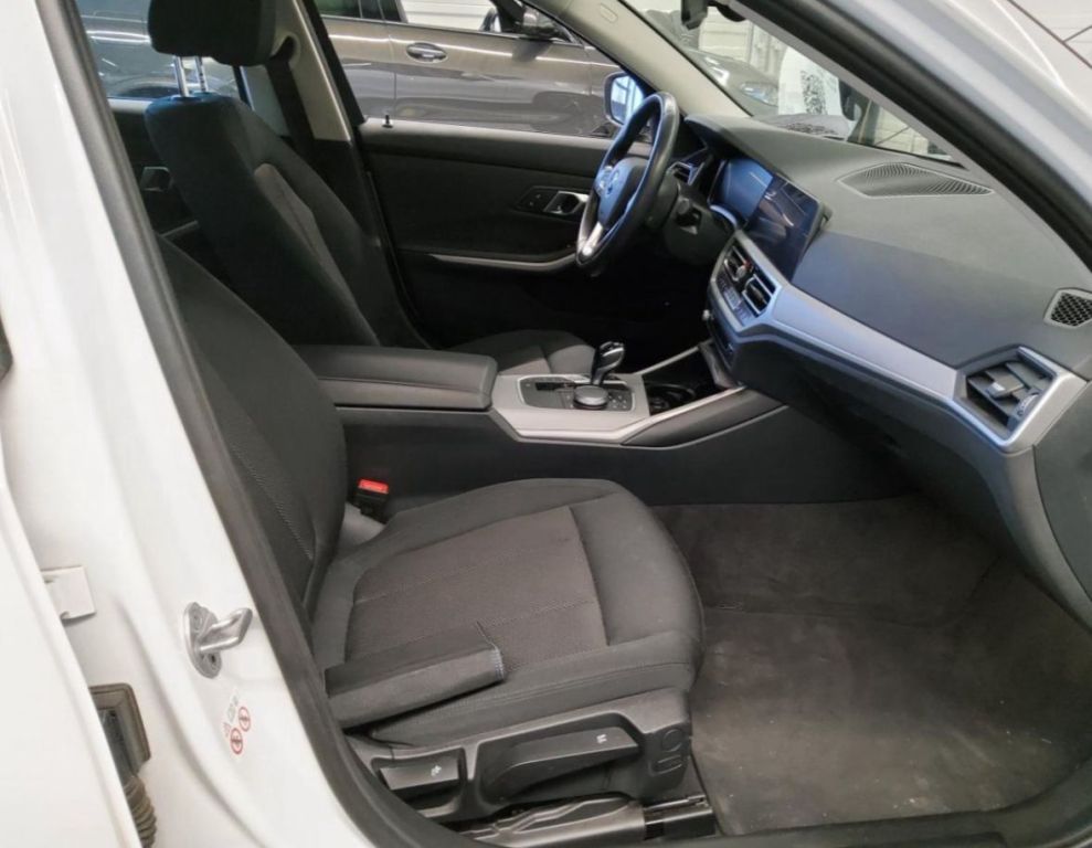 BMW 320e Aut. Advantage - Samsaru's Car Outlet