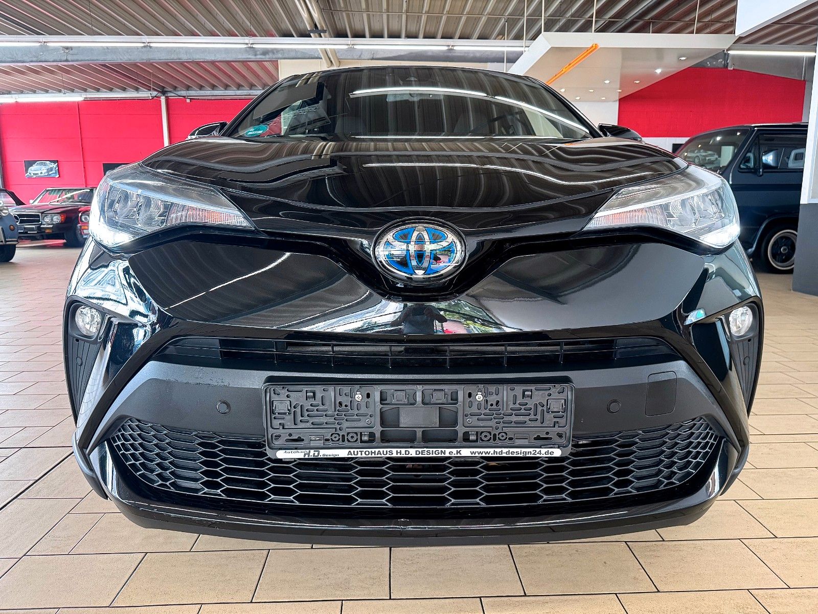 Toyota C-HR 2.0 Hybrid - Samsaru's Car Outlet