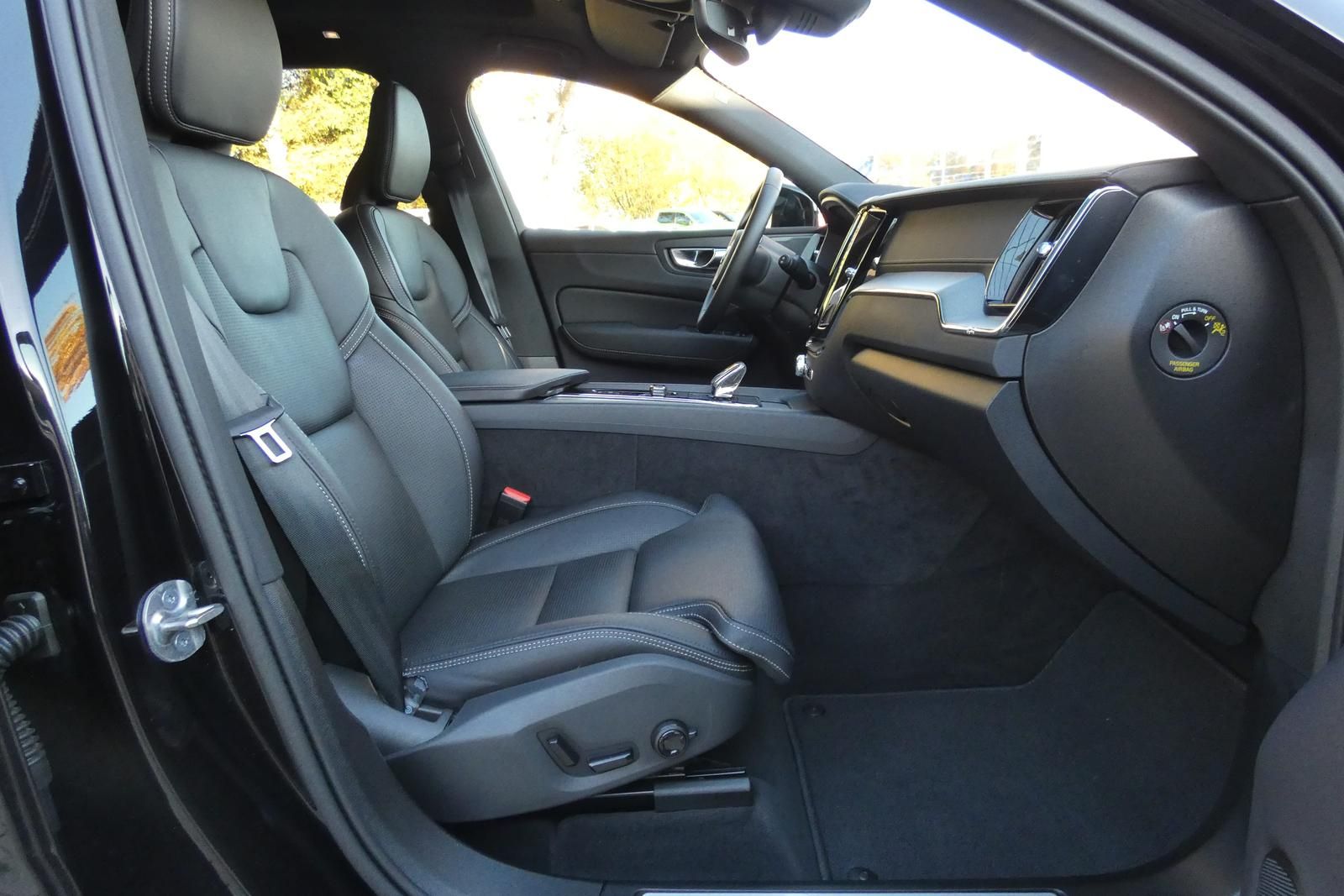 Volvo XC60 Ultra Black Edition Recharge Plug-In Hybrid