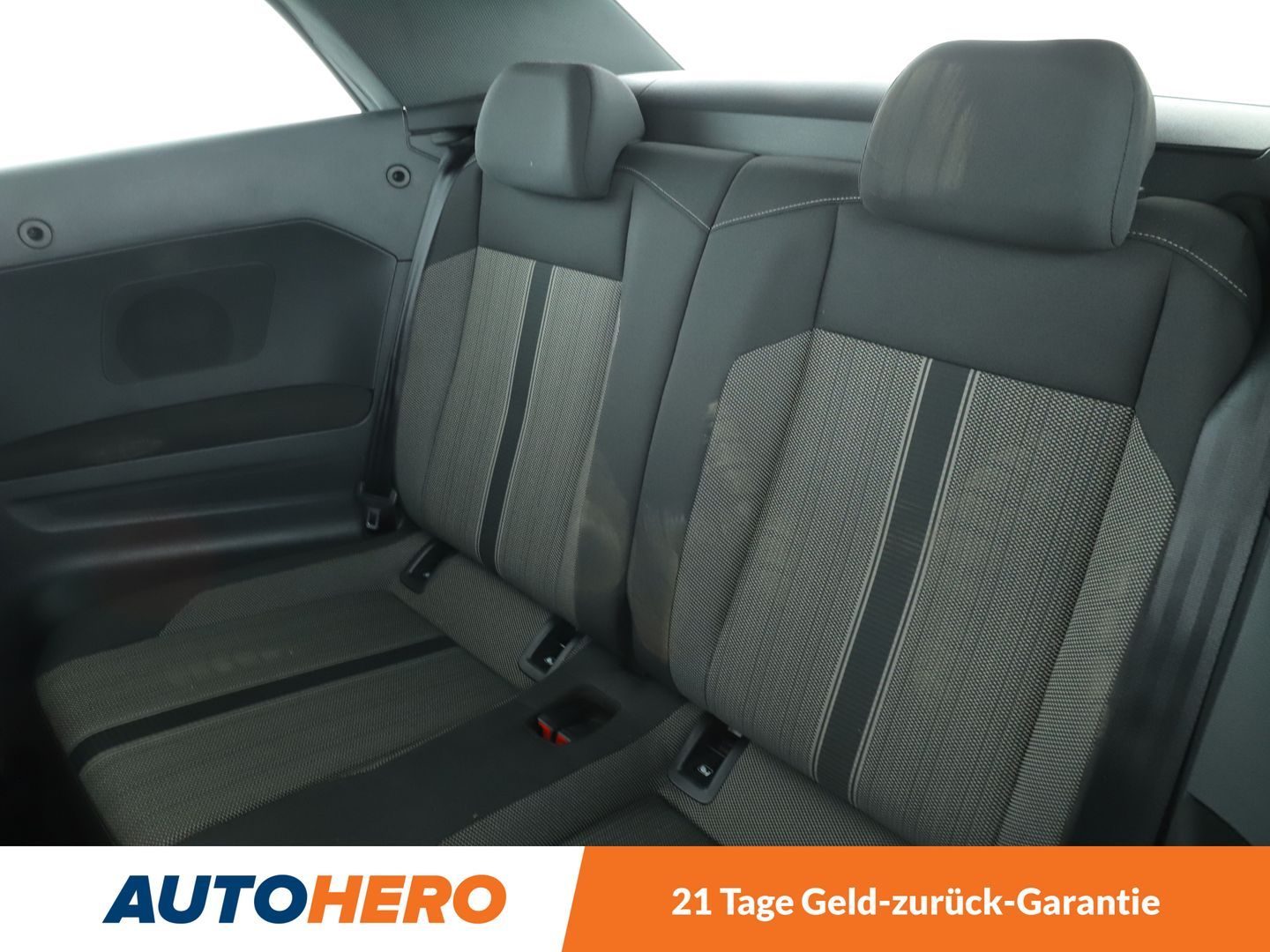 Volkswagen T-Roc 1.5 TSI ACT Style - Samsaru's Car Outlet