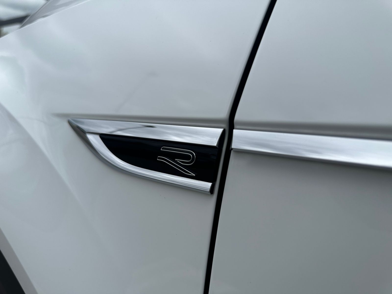 Volkswagen T-Roc R-Line - Samsaru's Car Outlet