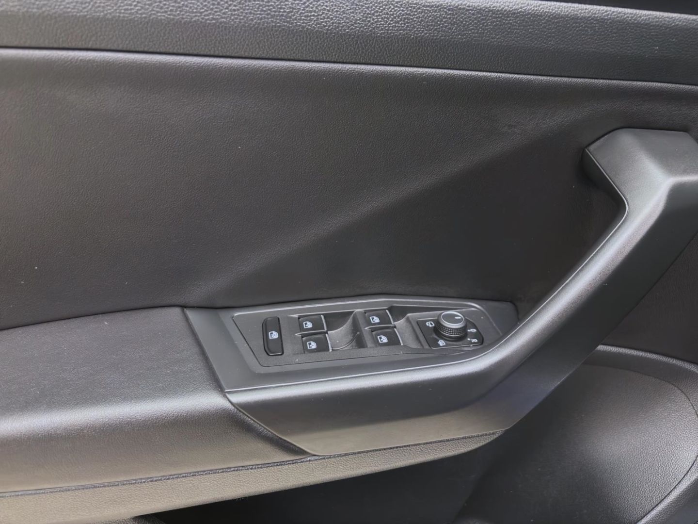 Volkswagen T-Roc 2.0 TSI DSG 4M - Samsaru's Car Outlet