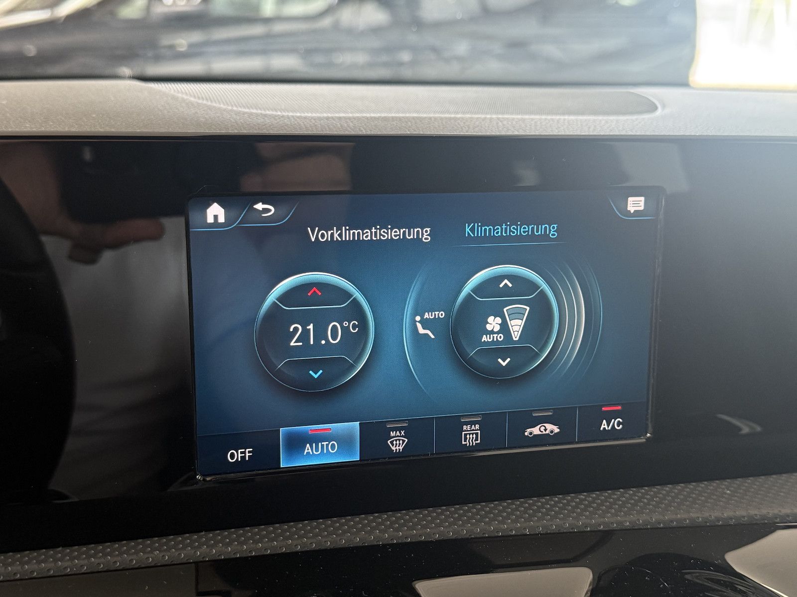 Mercedes-Benz A 250 e AMG-LINE - Samsaru's Car Outlet