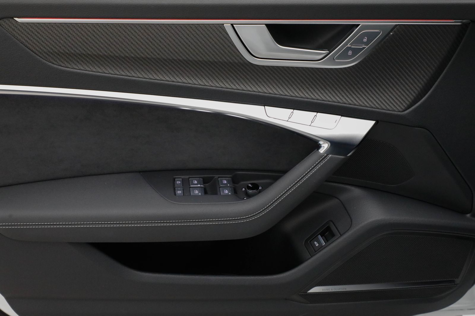 Audi RS 6 Avant AHK Matrix HUD Keramik Pano 305km/h