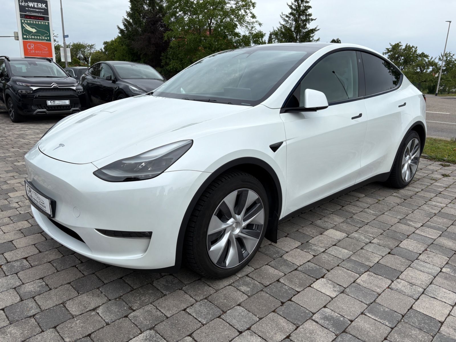 Tesla Model Y Long Range Dual AWD 8 fach Alu