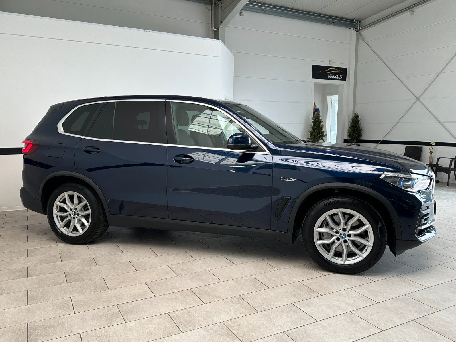BMW X5 xDrive45e Navi*Leder*Laser-LED*HUD*AHK*19Zoll